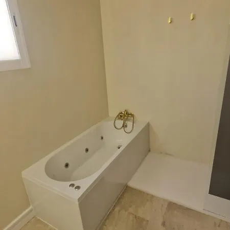 Beachfront بيت للعطل *