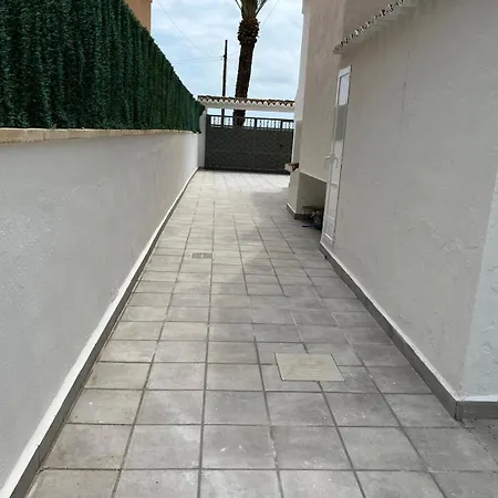 Beachfront بيت للعطل *