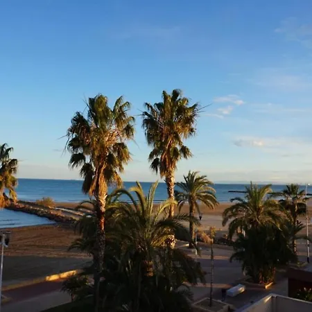 Beachfront בית נופש